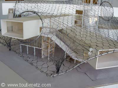 detail de la maquette de toiture du centre pompidou de metz