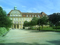 Lycée Georges de la Tour depuis la place Maud'Huy