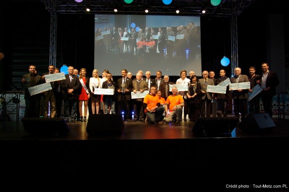Tous les lauréats autour des élus et de miss Moselle 2013