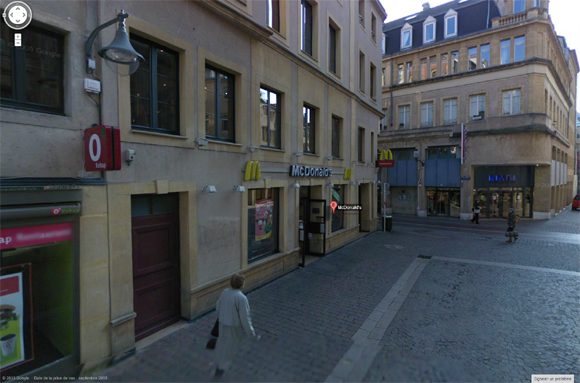Le restaurant Mac Donalds de la Rue du Palais au centre de Metz - Image : Google Street View