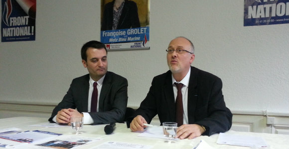 Florian PHILIPPOT et Thierry GOURLOT listent les  villes où des candidats du FN seront candidats pour les municipales 2014.  Photo : Tout-Metz.com
