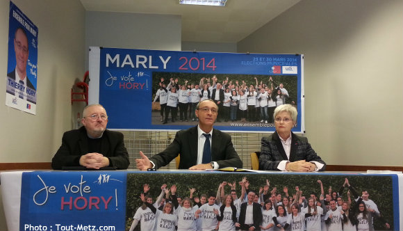 Thierry HORY, entouré de deux de ses colistiers (Jean-Paul SCHAUB à g. et Claire FRANCFOT à d.), lance sa campagne électorale pour 2014.