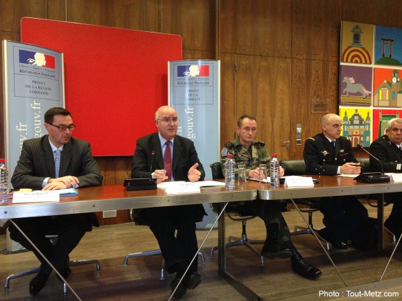 Conférence de presse sur le renforcement du dispositif de sécurité en zone de défense Est et en Moselle.