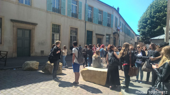 Les lycéens à la sortie du Lycée Fabert à Metz.