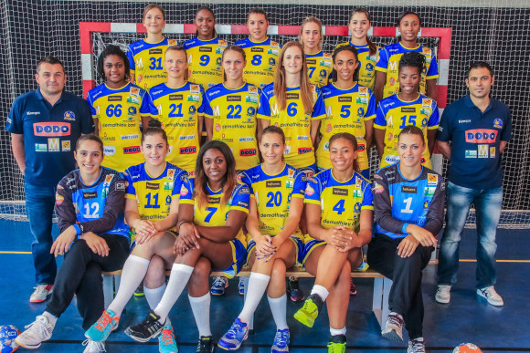 Photo officielle de l'équipe féminine de Metz Handball - Saison 2015/2016 Crédit photo : Thierry Hauuy