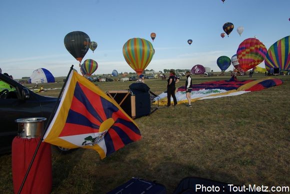 Le ballon tibétain, qui a valu quelques échanges à l'orghanisation du Lorraine Mondial Air Ballons avec le consulat de Chine.