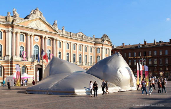 Photo : Structure exposée sur la Place du Capitole à Toulouse