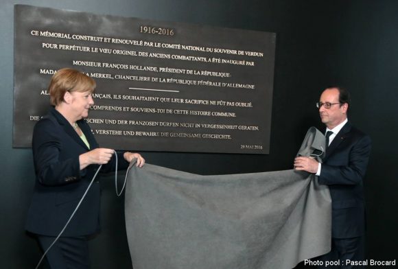 Inauguration du Mémorial de Verdun : François Hollande et Angela Merkel dévoilent une plaque commémorative - 29 mai 2016