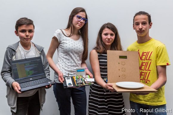 L'équipe du collège Jean Mermoz de Yutz a remporté le premier prix du hackathon collège édition 2016 avec une balance anti-gâchis pour les cantines.