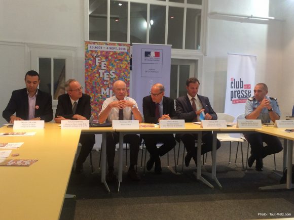 Hacène Lekadir, Sébastien Koenig, Dominique Gros ainsi que les représentants de la préfecture et des pompiers, lors de la conférence de presse - 18.08.2016, Metz