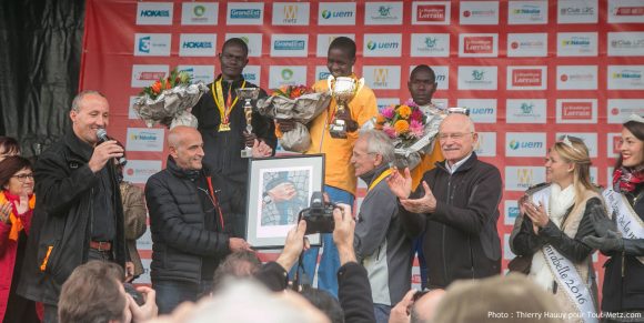 Sur le podium du Marathon Metz Mirabelle 2016 : Eliud Magut (2h11m43), Samuel Kalalel (2h11m47) et Kibet Rono (2h12m09)