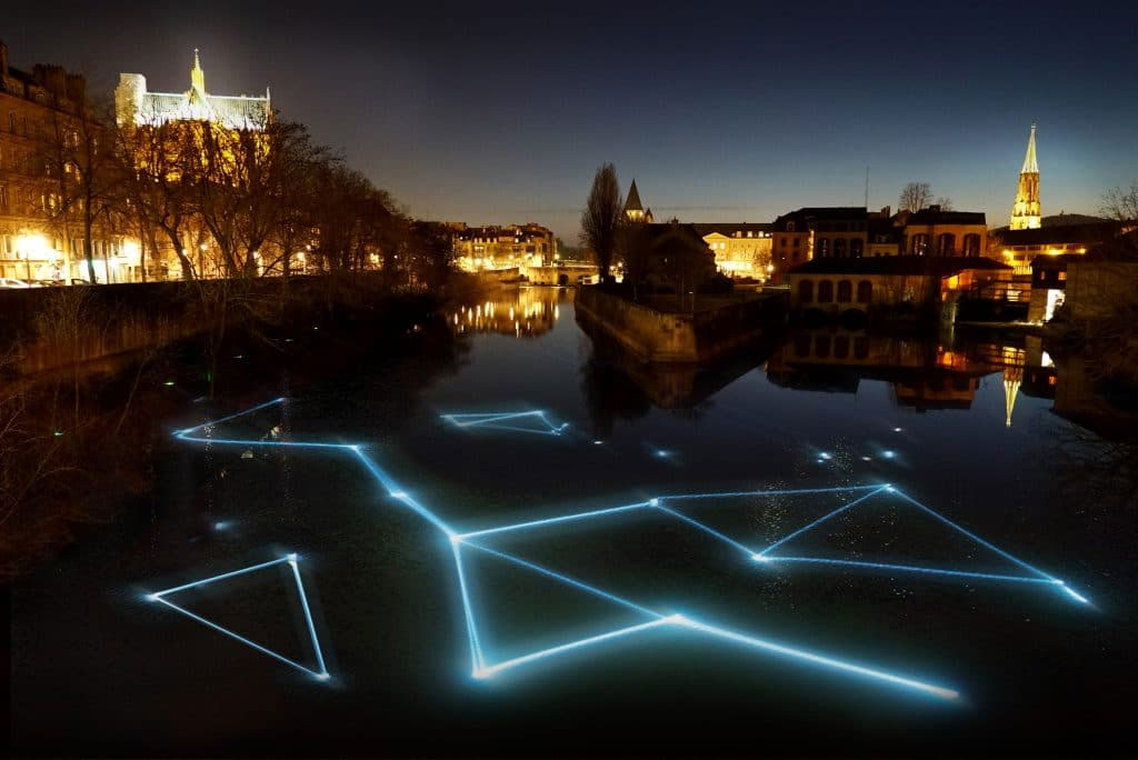 Les projections laser aux abords du pont Saint-Georges à Metz pour le festival Constellations 2022